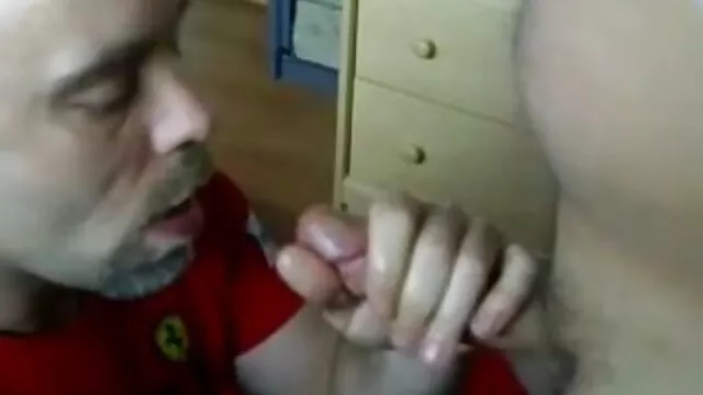 Gehorchen Melanie nackte reife muttis slave schnüffelt Füße