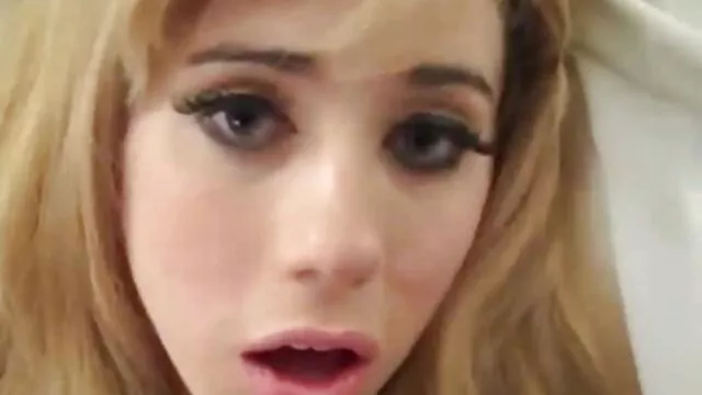 Blonde Mädchen bekommt einen sexy nackte reife frauen Schwanz pounding