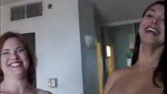 Solo in der reife frauen nacktbilder Badewanne