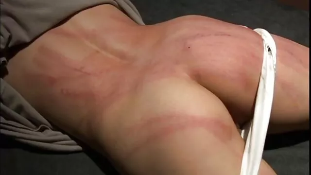 Big geile nackte reife weiber ass Mädchen schüttelt