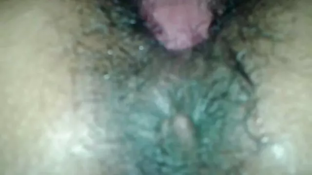 HUNT4K. Hübscher Kerl mit Geld reife nackte hausfrauen macht winsome Mädchen betrügen Ihren Mann