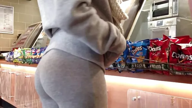 Brunette chick zeigt, wie geil Sie kostenlose nacktbilder reifer frauen ist