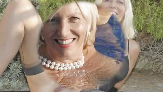 Süße Blondine mit Zahnspange nimmt es reife nackte oma - Brazzers