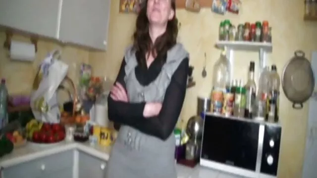 Date Slam - mit Abspritzen in den reife geile nackte frauen Mund für 22yo blonde